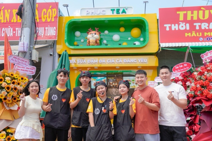 Khai trương cửa hàng Phúc Tea